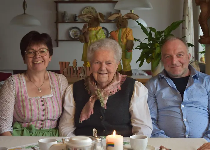 아파트 Ferienwohnung-susanne-im-gaestehaus-bergfrieden *